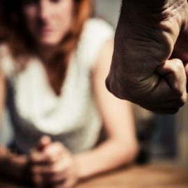 Relacionamento abusivo: por que a vítima continua com o abusador?